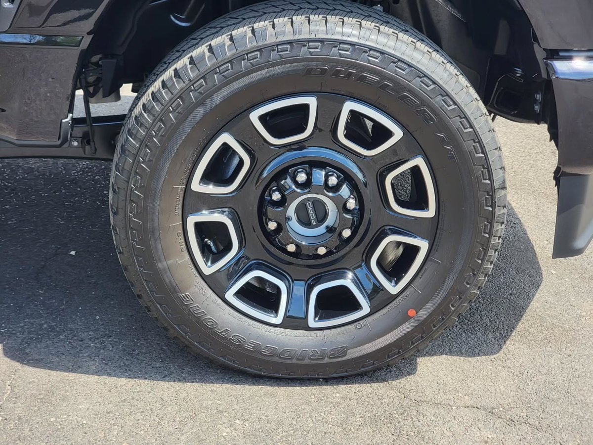 RicoMurriel's tweet photo. This Ford F350 received light paint correction and our 9-Year Gtechniq Crystal Serum Ultra ceramic coating package. Contact BSG Auto Detail LLC for detailing, ceramic coating, and paint protection film. https://t.co/xXb8u8qNHB