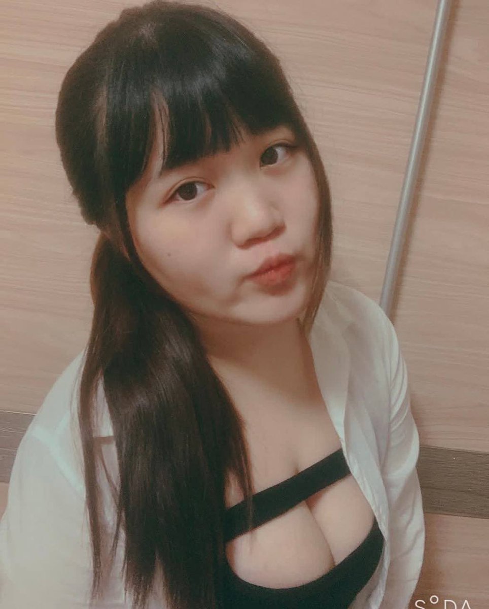 ahsbdcpu's tweet photo. 啊啊啊曹伊辰媽媽好想要後背位用命去肏那個圓臀看那個巨乳能多垂，然後享受那對巨乳狂甩

都把精液射給妳讓妳再懷孕一次了！母豬 https://t.co/86TSbEn7uA