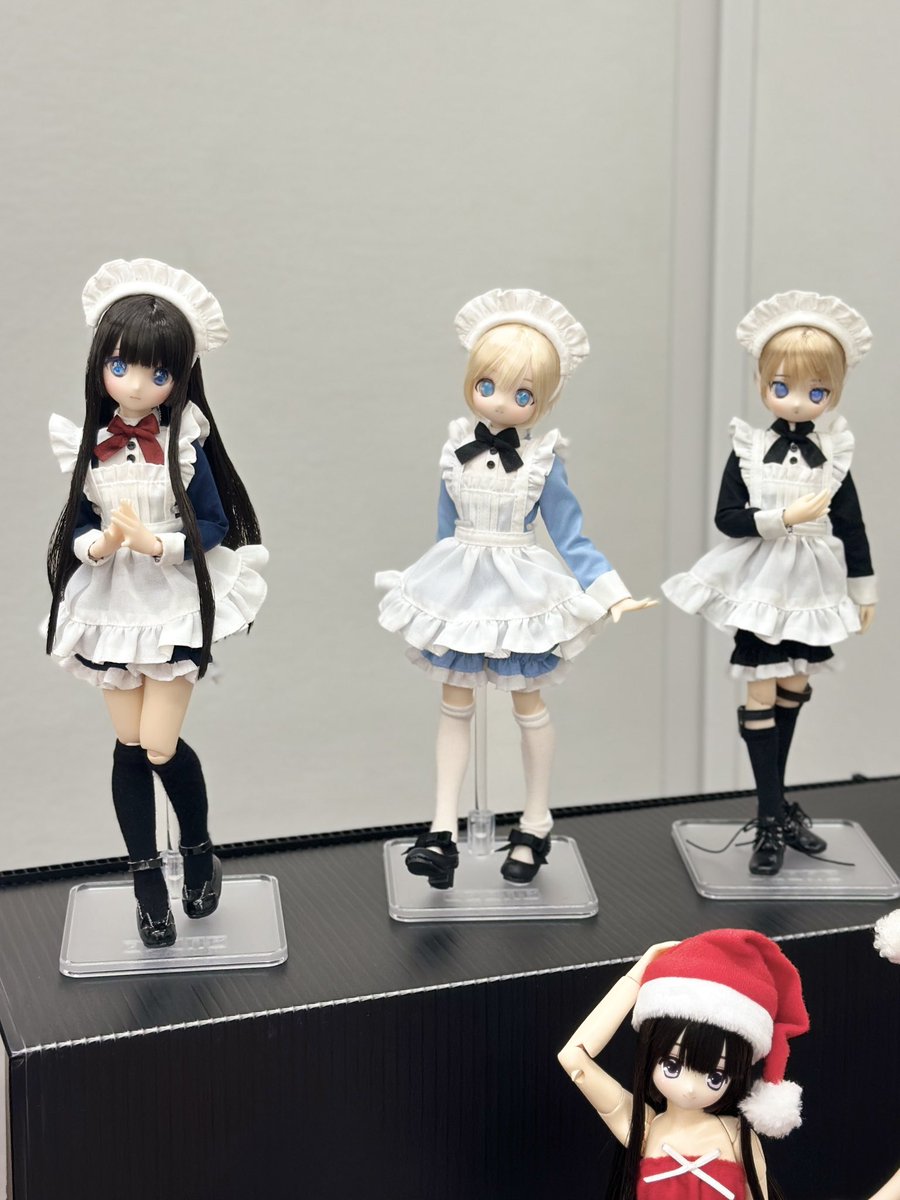 kikakubu_azone's tweet photo. 【新作衣装】 ☆#DS79 展示中☆
 
男の子にも女の子にも可愛い♡ バルーンパンツタイプのNEWメイド服、誕生💝 ボリュームたっぷりのエプロンは、胸元にピンタックを入れて上質な仕上がりに✨
 
2026年秋～2027年冬頃発売予定 #azone #アゾン https://t.co/vMHt4hnjJD