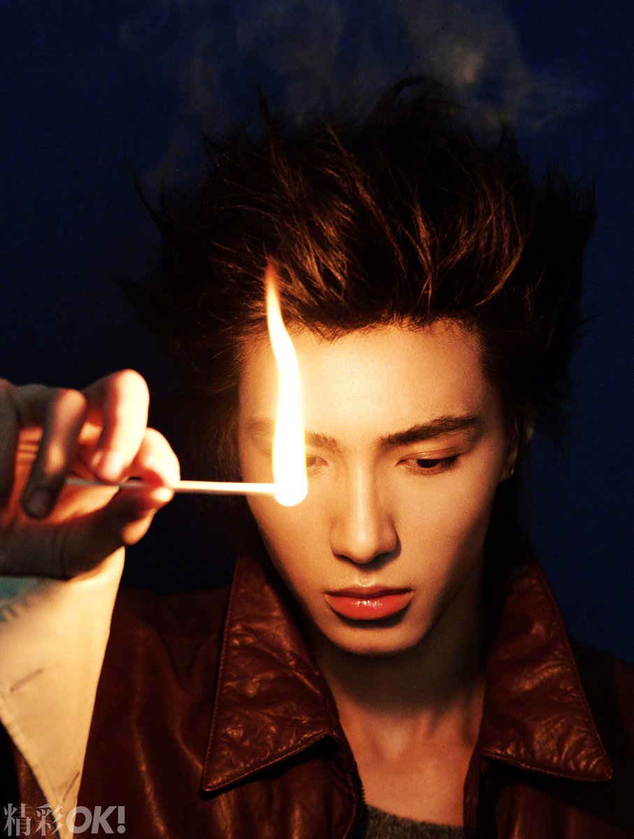 OMARIO_CLUBTH's tweet photo. [ OMAR in 精彩OK’s Weibo Update! ] #OmarUpdate ! 20260922

แต่งแต้มปลายปากกาต้อนรับปีใหม่ เติมเต็มบทบันทึกใหม่ให้กับการเติบโต หูเย่เทาและถังอ้าวหม่า ต่างก้าวเดินในจังหวะของตนเองเพื่อเปิดหน้ากระดาษแห่งช่วงเวลานี้ ตลอดเส้นทางที่ผ่านมา หูเย่เทาและถังอ้าวหม่าได้ค่อยๆ เรียนรู้ที่จะโอบรับทุก ๆ สภาวะด้วยความสุขุม และทำความเข้าใจถึงน้ำหนักและความหมายของบทบาท "ไอดอล" ผ่านเวทีและการเคียงข้างกัน หลังจากผ่านการทดลองและพยายามครั้งแล้วครั้งเล่า พวกเขายิ่งมั่นใจมากขึ้นถึงความสำคัญของการซื่อสัตย์ต่อตัวเอง วันคล้ายวันเกิดไม่เพียงแต่เป็นจุดพักให้หวนมองอดีต แต่ยังเป็นหมุดหมายของการออกเดินทางครั้งใหม่ ขอให้ทุกความรักและความทุ่มเทได้รับเสียงตอบรับเสมอ และขอให้พวกเขาก้าวสู่การเดินทางครั้งใหม่ด้วยความเชื่อมั่นที่เปี่ยมล้นยิ่งขึ้น 

🖇️ https://t.co/ZQAh1fxjzS

#NexT1DE_OMAR #tOmar 
#唐奥玛 #OmarTang #NexT1DE