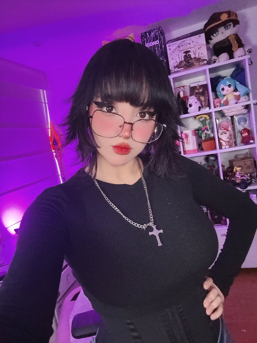 itsmidnaek7q's tweet photo. Fotos de estos días, seguimos con la semana de cosplays ❤️ nos vemos más tarde por Twitch💜 https://t.co/5KfvcB9gb3