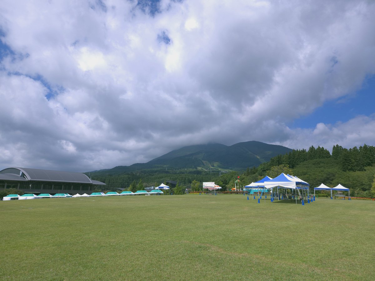shinosuch's tweet photo. 今日は猪苗代でARTS巡り🎨
いいお天気だけどものすごく風が強い…!!
パスポートが広げるとA3サイズなので飛ばされそう
駅前の旧バスセンター��引き換えました✌

亀ヶ城公園初めて来たけどすごく綺麗なところだ
明日のオハラブレイクも楽しみ
#SeptemberJAM  ＃セプジャム https://t.co/Iq8IkCiSD1