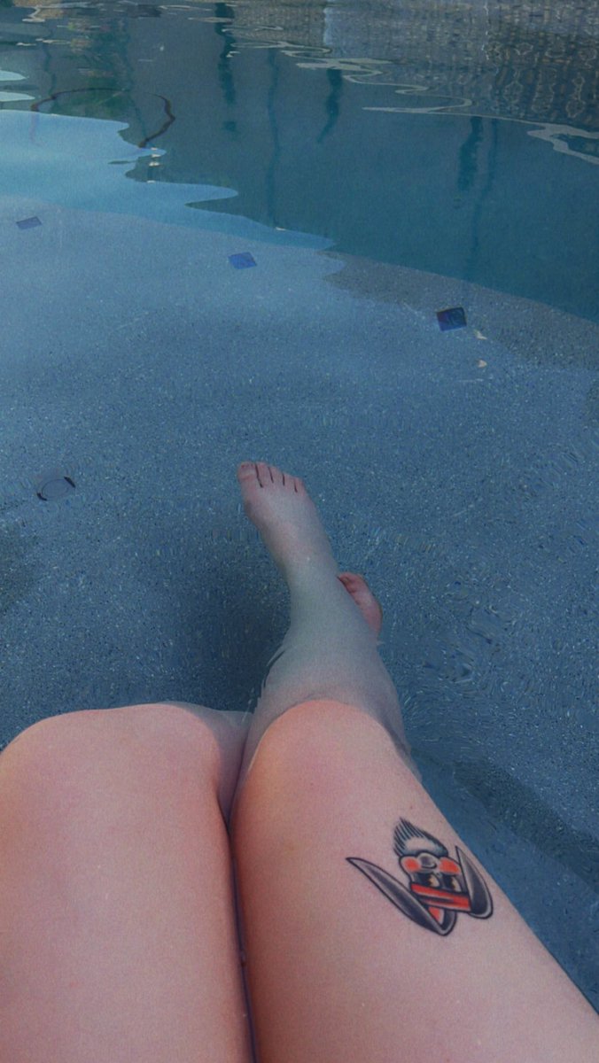 blshbnny's tweet photo. lowkey gonna miss summer 😔 https://t.co/30vMRxnFAb