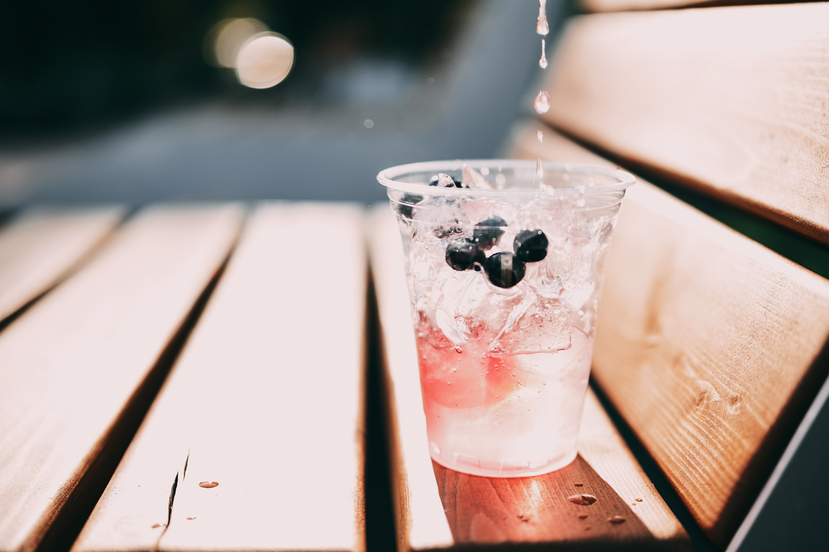 Jacqualinexlf's tweet photo. [Quick summer pick-me-up: Muddle 6 mint leaves, 1 lime wedge, 1 tsp honey, add 1 cup cold green tea u0026 ice, stir, done! Refreshing in 2 mins ]， https://t.co/AxTObE5SpS