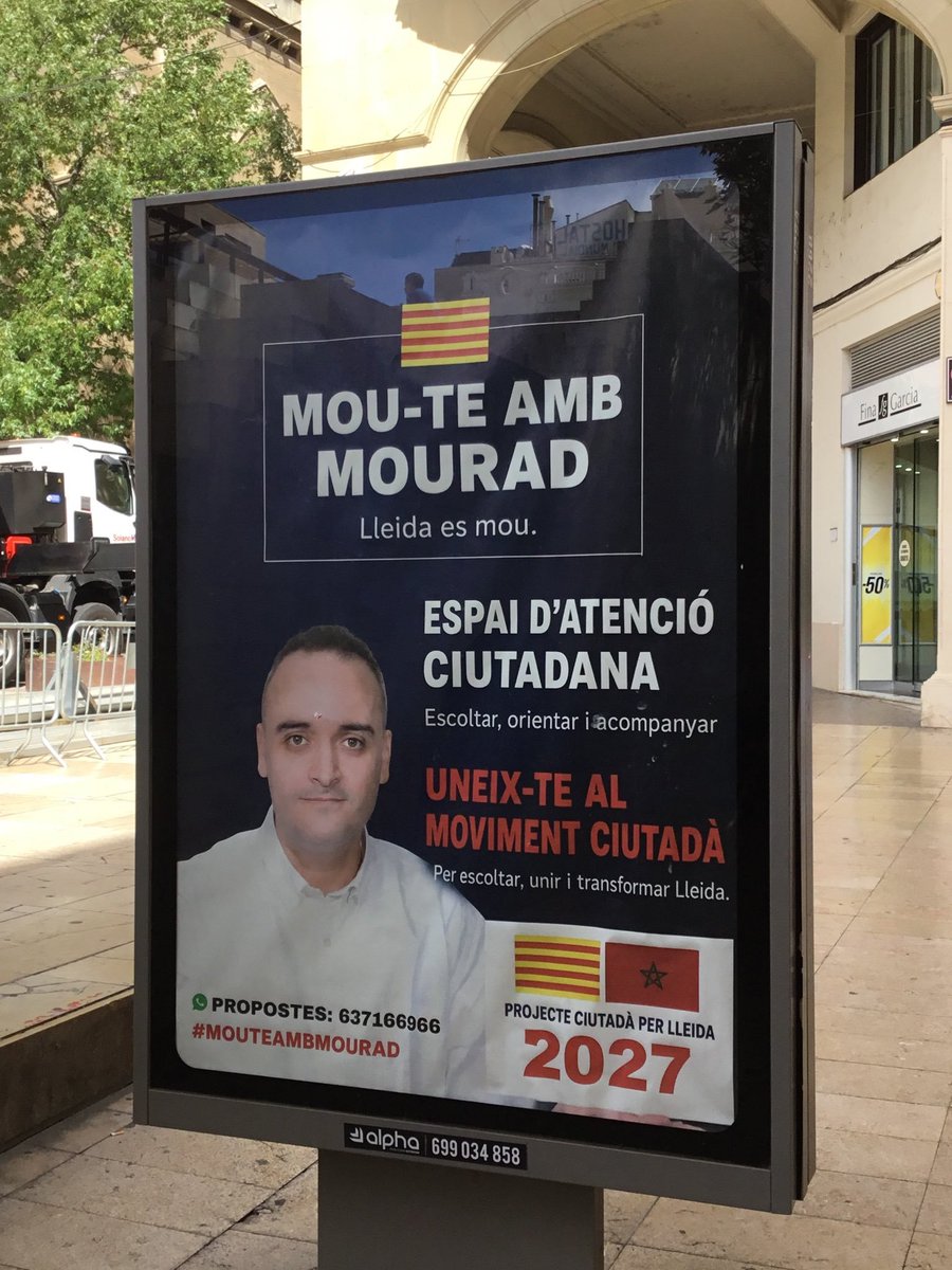 LiderSuprem_'s tweet photo. Els marroquins ja s'estan organitzant i muntant els seus propis partits polítics. Amb la bandera del Marroc deixen molt clar les seves intencions. 

A Catalunya hi viuen prop de 580.000 marroquins. https://t.co/hEsSININ0W