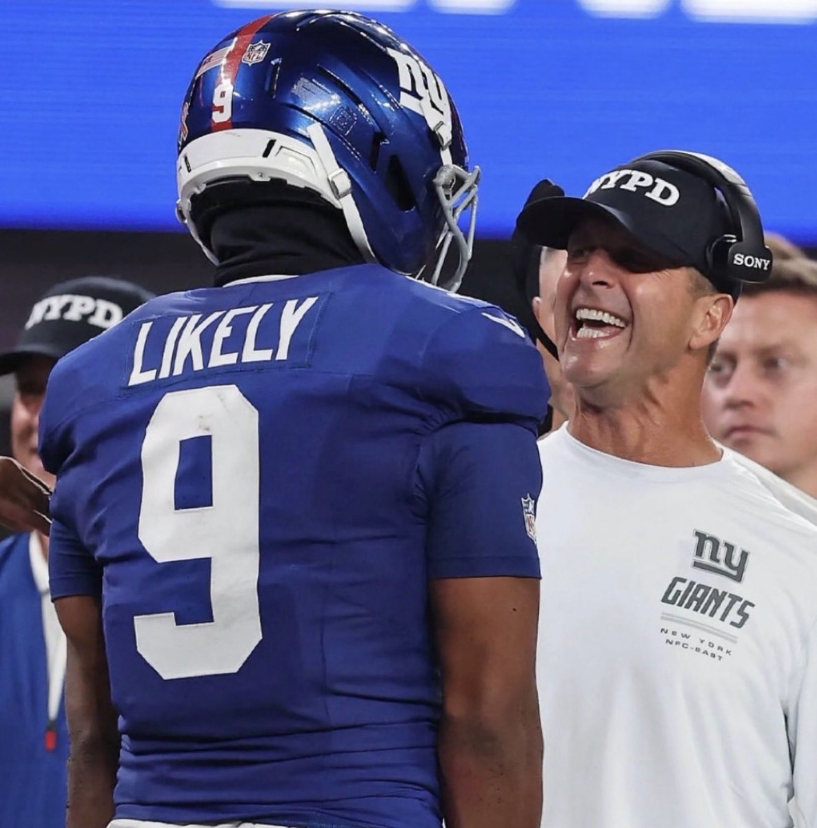 gmengalaxy's tweet photo. how many giants players got injured tonight https://t.co/L1nBpMPm7p