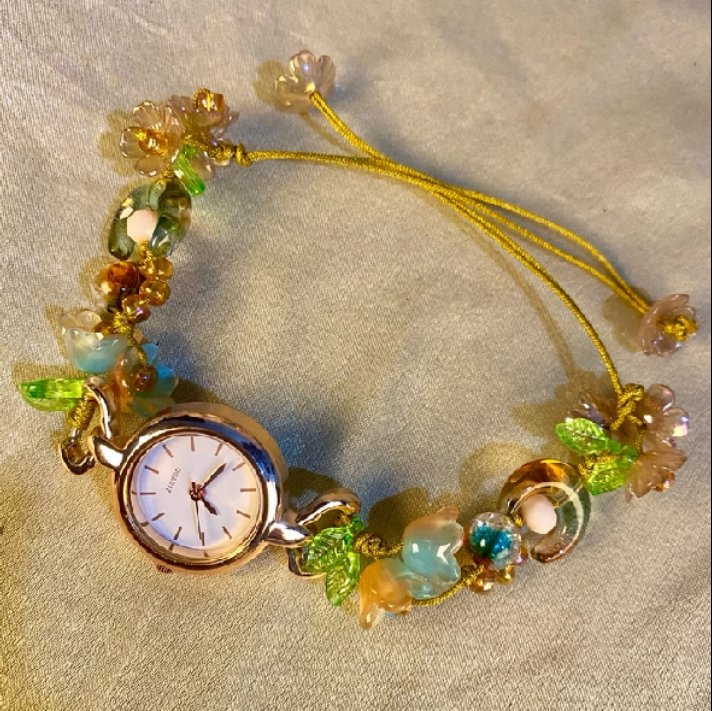 brownsyeger's tweet photo. because even checking the time can be pretty 🎀 https://t.co/Asn3d9ecqX