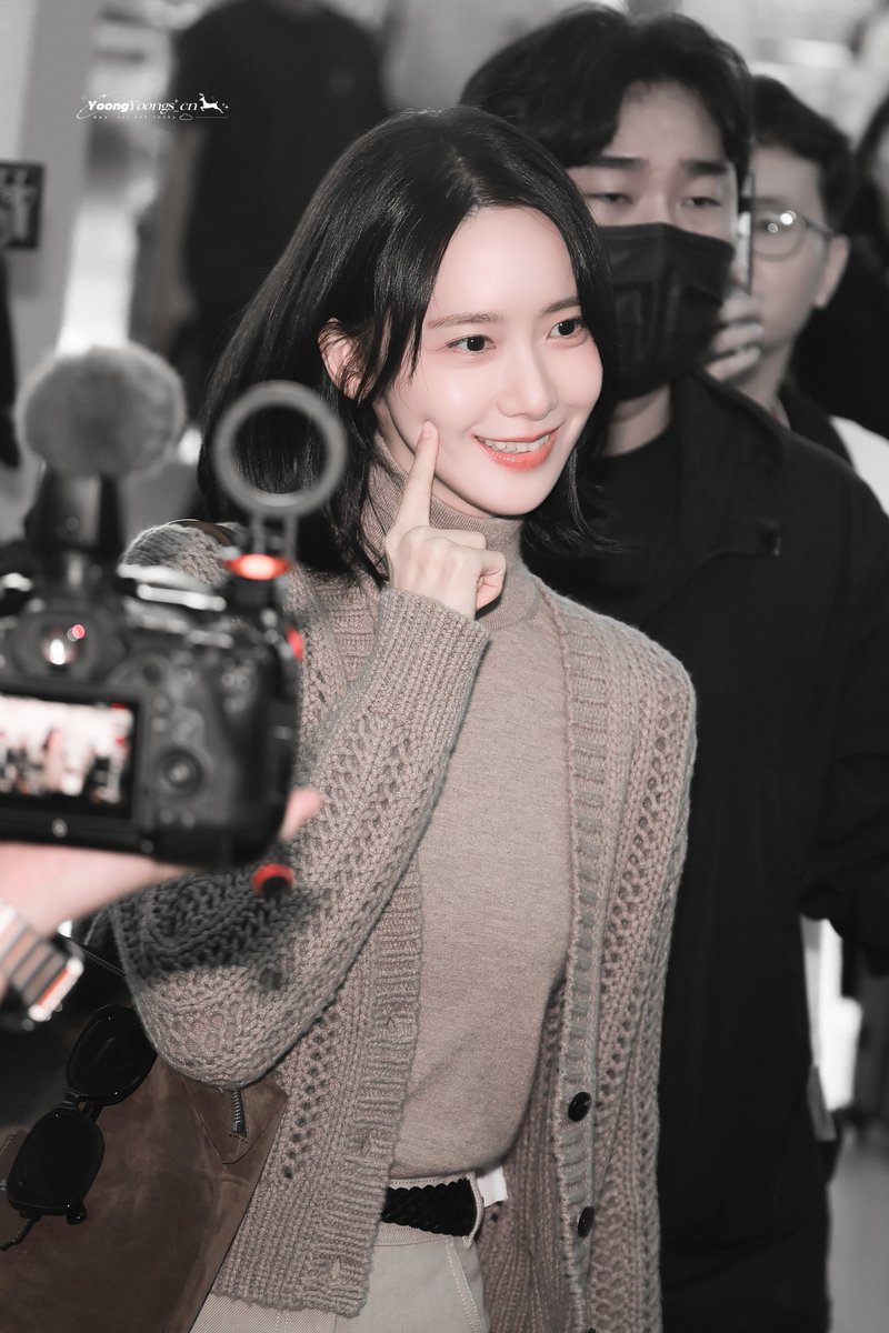 YoongYoongs_cn's tweet photo. 260922  Incheon Airport🛫
☺

#LimYoonA #임윤아 #YoonA #윤아 
#milanfashionweek 
#maxmare https://t.co/rIUfaJurRp