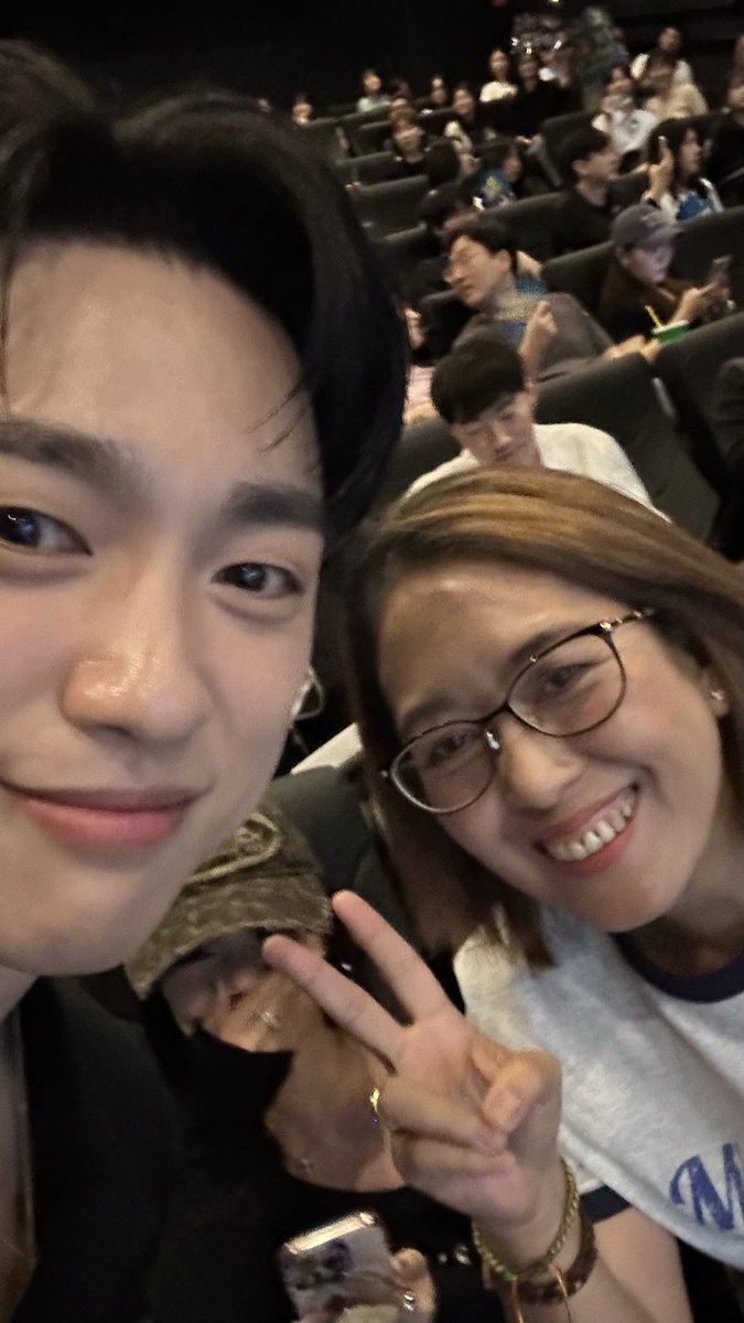 ruen1971's tweet photo. ขอบคุณความใจดีของ จินยอง #Jinyoung ขอบคุณโลกที่มี #GOT7 HBD ขอให้เป็นที่รักของคนทั่วโลก งานสำเร็จทุกอย่าง          มีความสุขมากๆ                         สุขสันต์วันเกิด จินยอง! 🎂✨ 

#CODE32ForJinyoung
#우리의에버러브진영32번째생일 https://t.co/ZUszy1LsXW