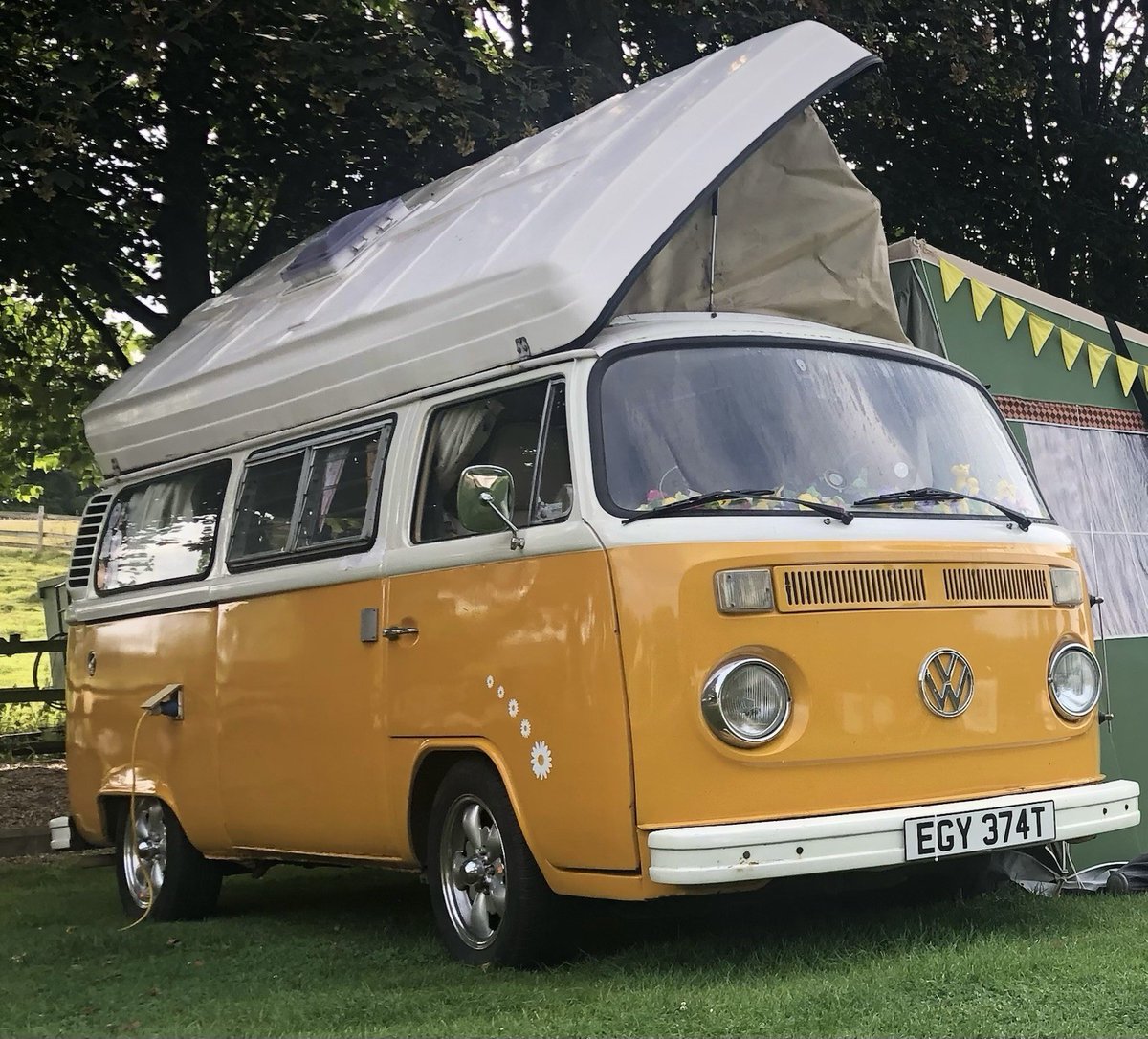 UKVWCampers's tweet photo. Ad: For Sale - VW Bay Window T2 Camper 1979 tax and MOT Exempt 86K Miles 2 litre https://t.co/LYlUL5lWRC <<--More #VWCamper #BayWindow https://t.co/0A9sKs2TCI