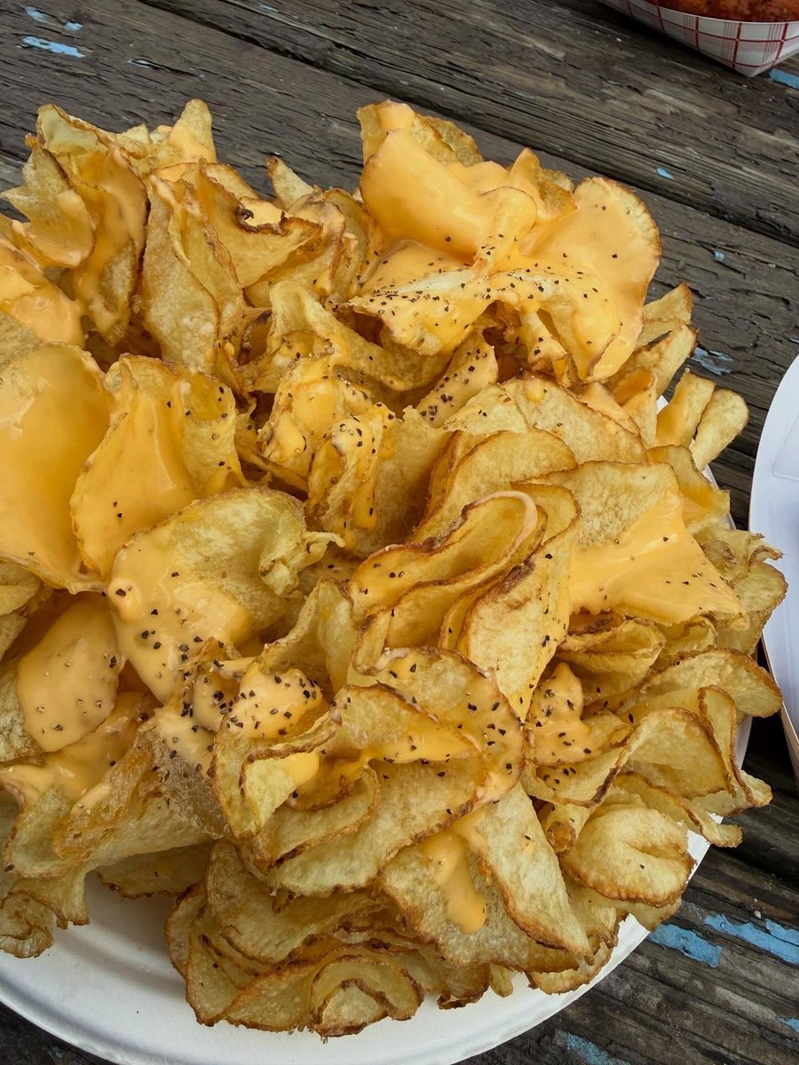 TSeemed's tweet photo. ౨ৎ⋆˚｡⋆kettle chips or chocolate pretzels ౨ৎ⋆˚｡⋆ https://t.co/aIcWLAMPK9
