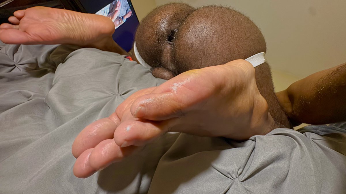 bbcwithfurr's tweet photo. A little something for the sole men and the ass men.

#MaleSoles #HairyButt #ButtPlugPlay #HairyMen #GayNSFW #BlackGayTwitter https://t.co/XKJDUCwCiv