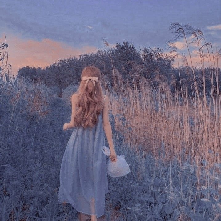 EleanorJonjn's tweet photo. Nobody ever reaches out to me, nobody ever makes the first move to hang out. I'm just... Alone. I'm so tired. https://t.co/cLfLzZncdY