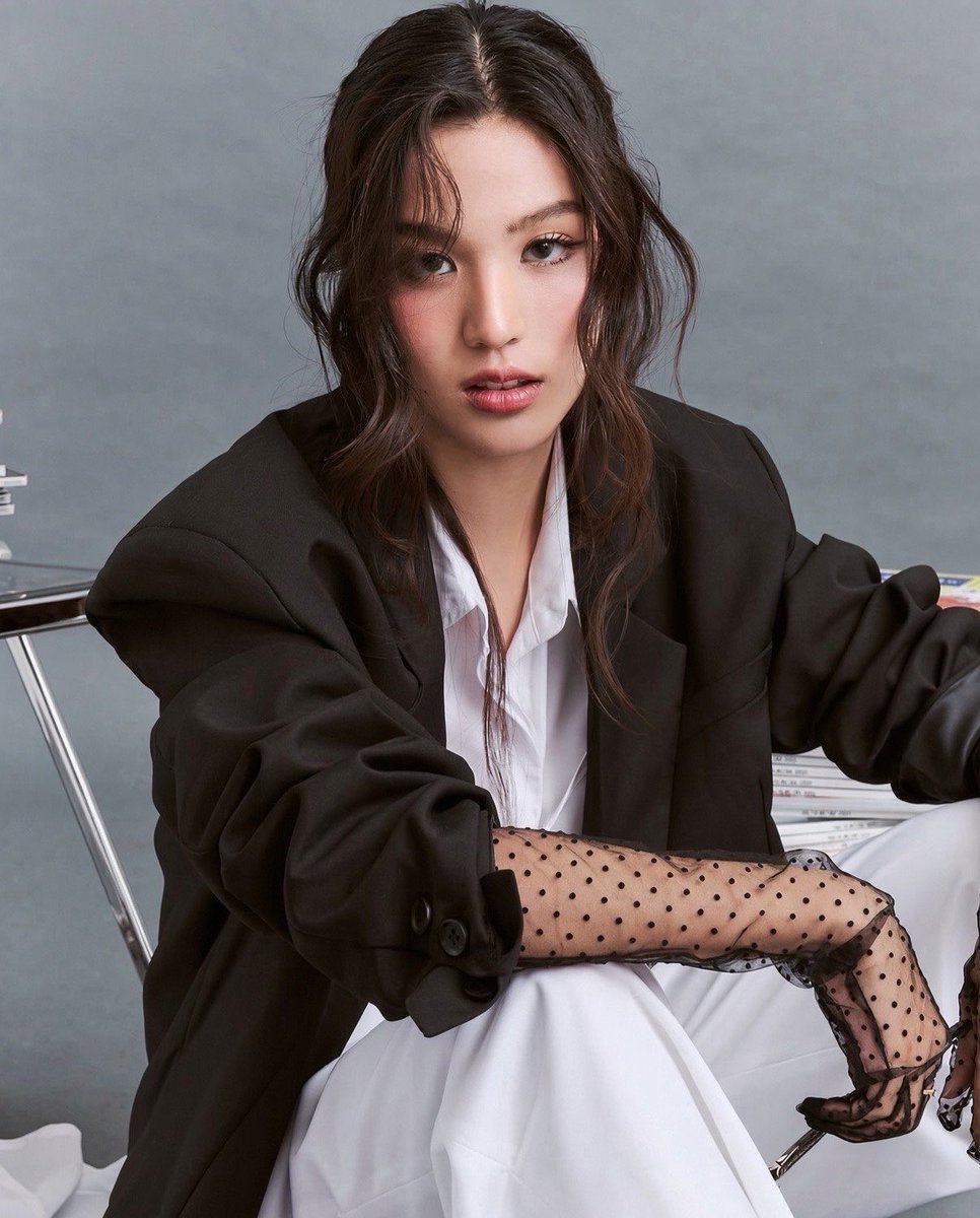 ruci_ii's tweet photo. petition for bonnie to keep wearing suit jackets🧎🏻‍♀️🧎🏻‍♀️🧎🏻‍♀️ https://t.co/4ZNGVrMSkw