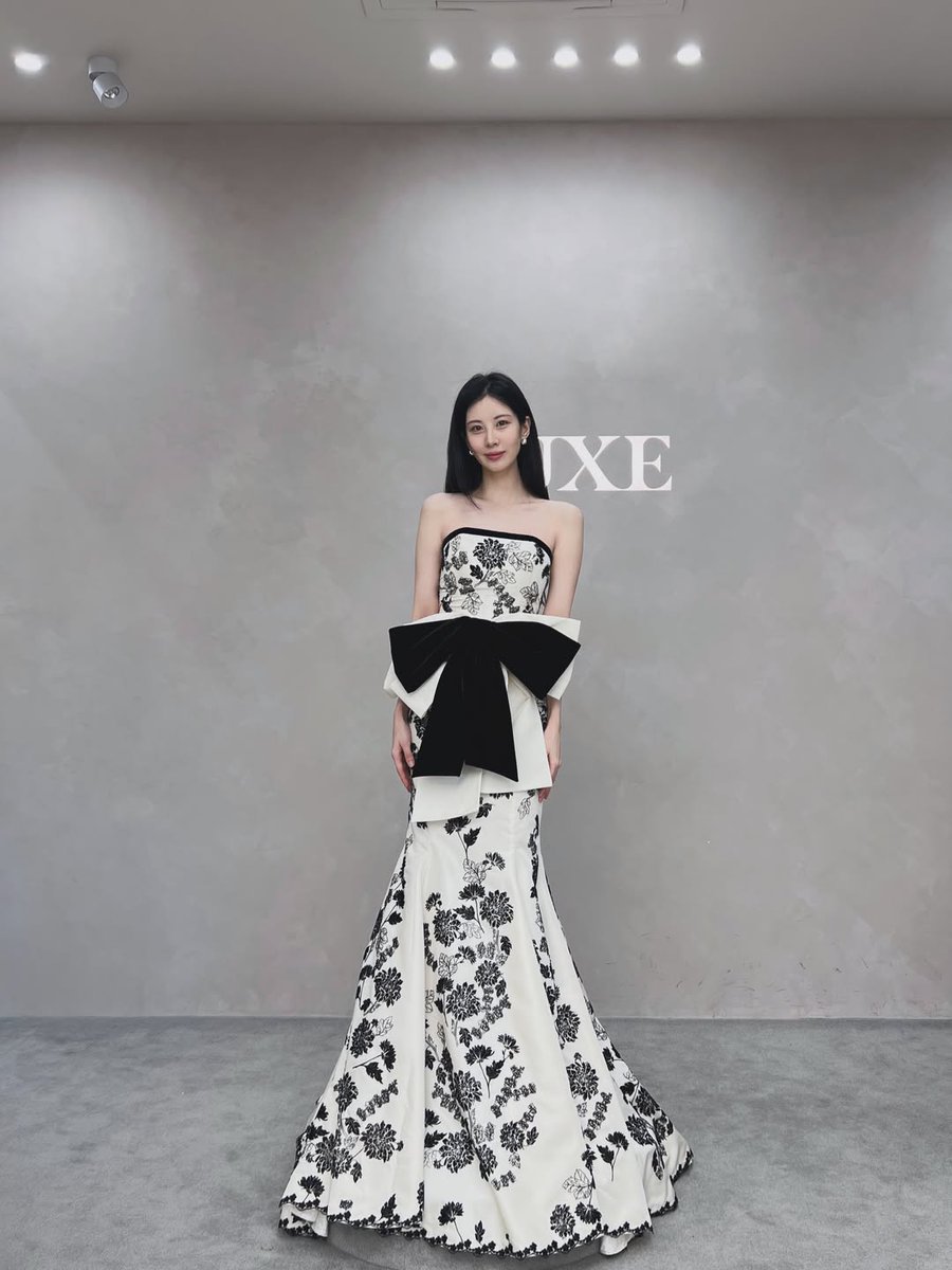 SeohyunPoint's tweet photo. Wow these dress options were insane? Seohyun is a living Barbie doll. https://t.co/XQwOfVBL3A