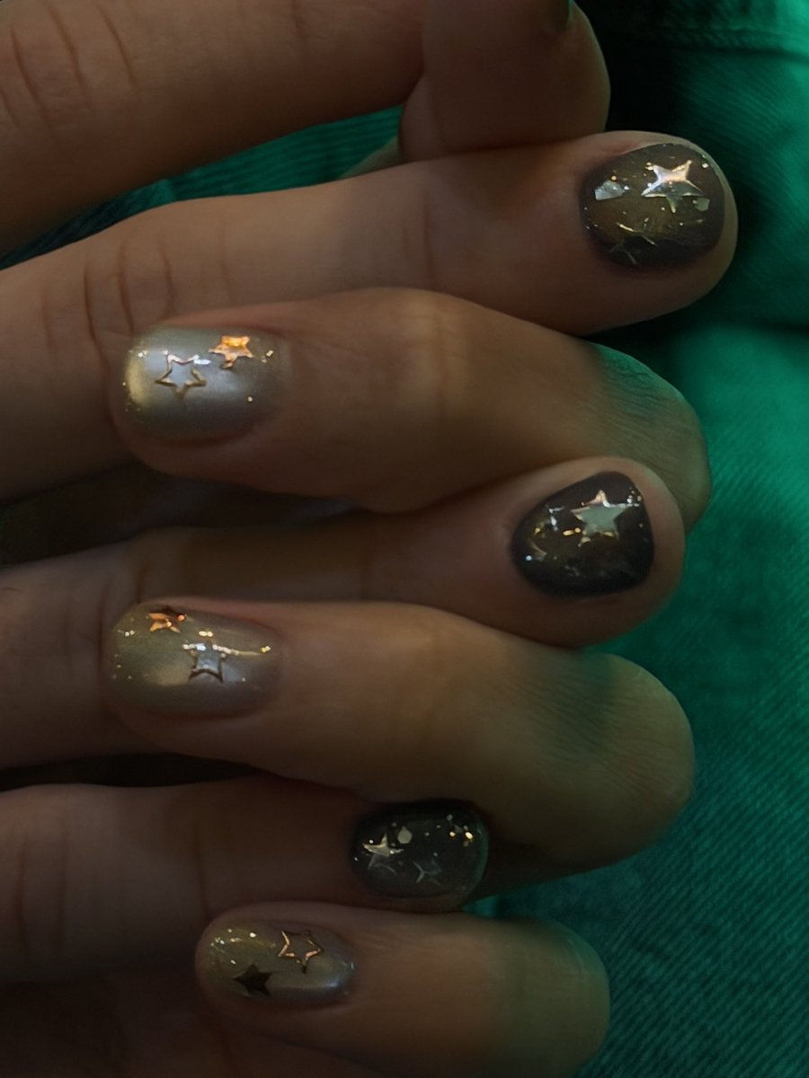 YUNGpH0's tweet photo. Matching nails with boyfie ✨🌌 https://t.co/NnKNCrQwmx