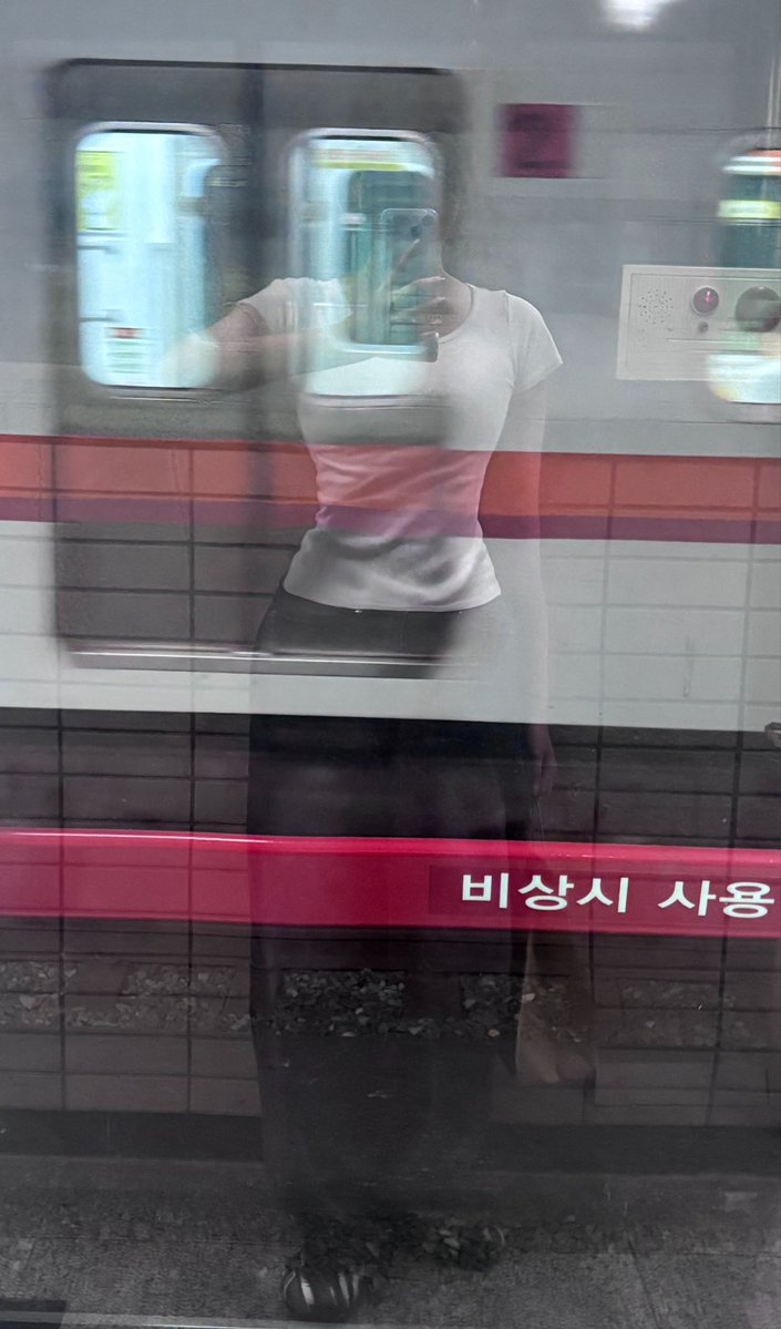 liam_keeling16's tweet photo. 옷으로 몸매사기치기

#남양주 #다산동 https://t.co/axLEsjm0I8