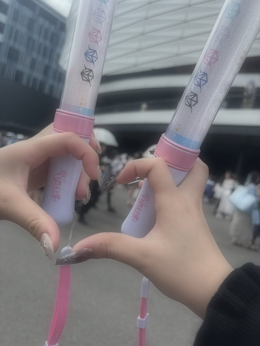 nemuke_1216's tweet photo. 着いたよ~！
アリーナ入場口前にいます✊🏻🎶 https://t.co/byRgXOX1rq