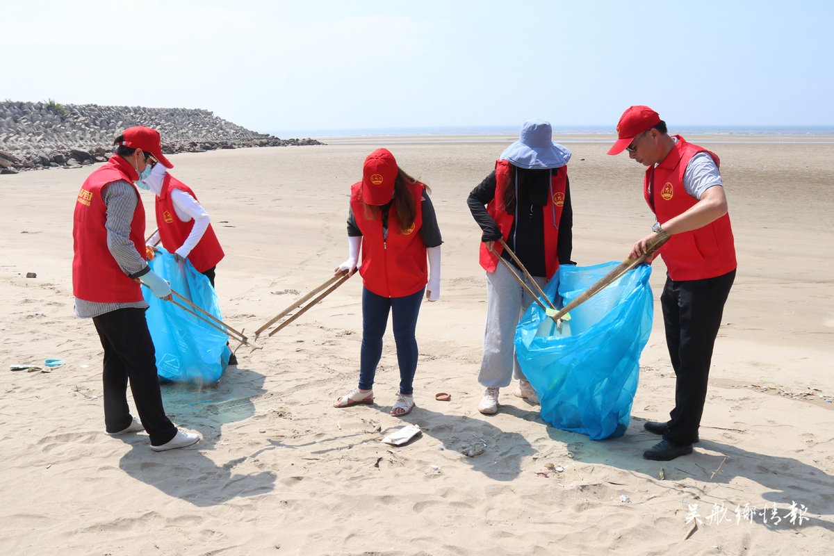 hamdiazmi14's tweet photo. Join our campus environmental club this Saturday for a beach cleanup! We’ll provide gloves, snacks, and a fun group vibe—let’s make our shoreline shine together. Sign up via the link in bio!， https://t.co/GVGR8tHGQ3