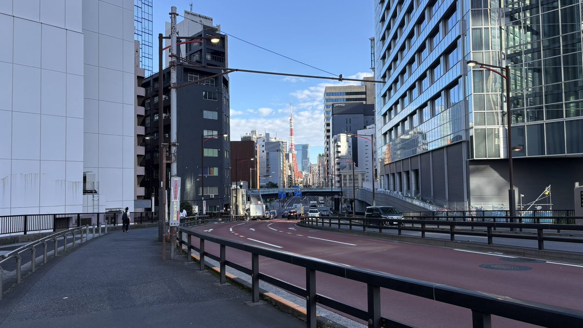 GK_Owner's tweet photo. 今朝はピラティススタジオ主催のランニングイベント。第一京浜沿い高輪GW前から辻の札橋折り返し。
気温25℃、湿度71%でここの所の涼しさに慣れた身体にはちょっと暑い。短いが汗かいてしまった。
ランの後はカフェで休憩して、プライベートピラティスの為に大井町へ移動。
#ランニング　#ピラティス https://t.co/k3QGPAwnPO