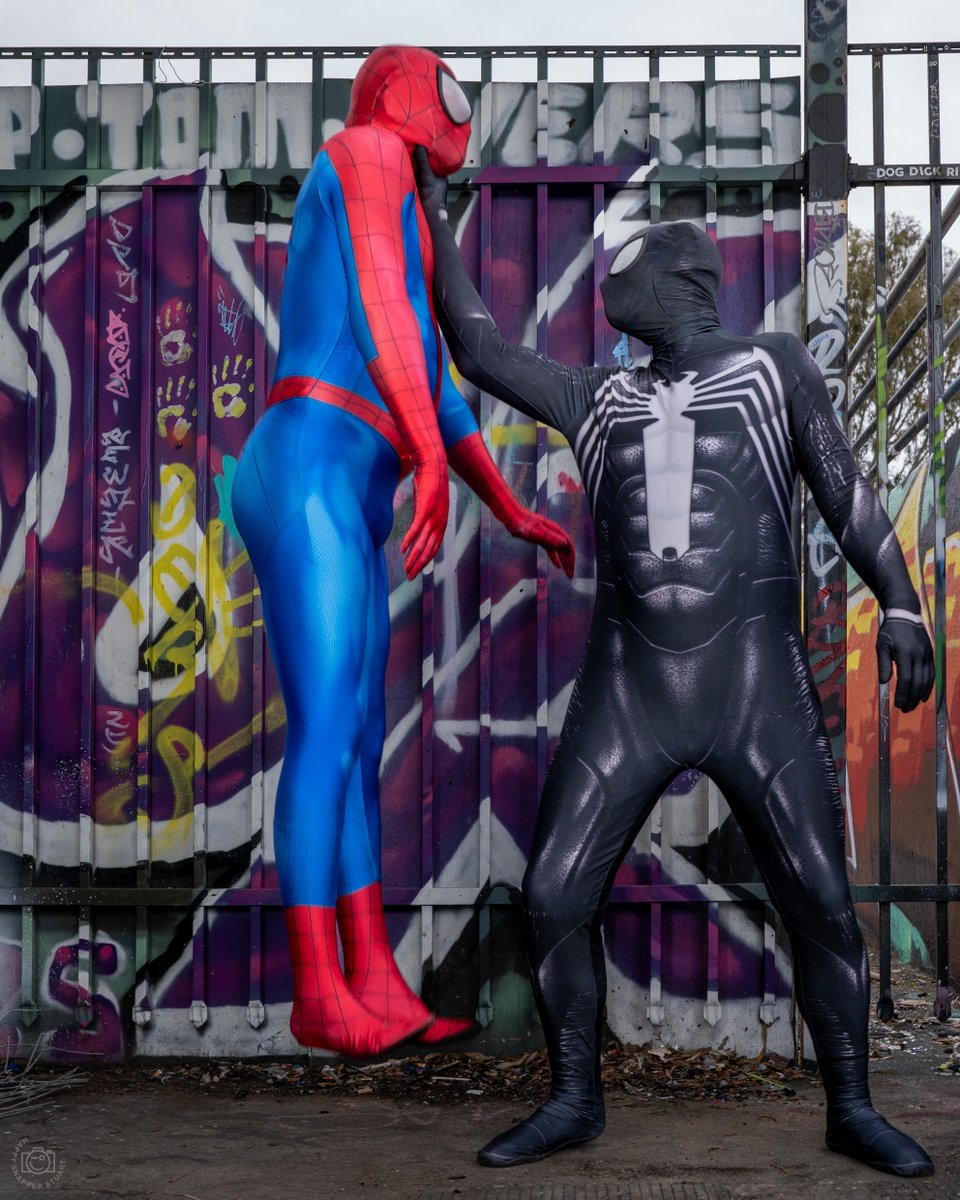 PistolRacer's tweet photo. Some Spiderfolks you get along with, others..... not so much

Symbiote Spidey @darthshadious 
Ghost Spider @kostumedkarina_ 
Spidey @immortalized_action (me)
📸 @happysnapperstuart 

#spiderverse #spidermancosplay https://t.co/c3pDtPcCLs