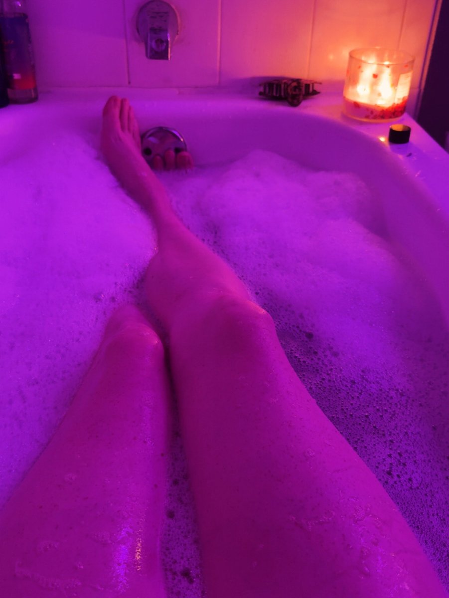 Swtpeachess's tweet photo. Monday vibes 🖤 https://t.co/qPIQ6BXyMO