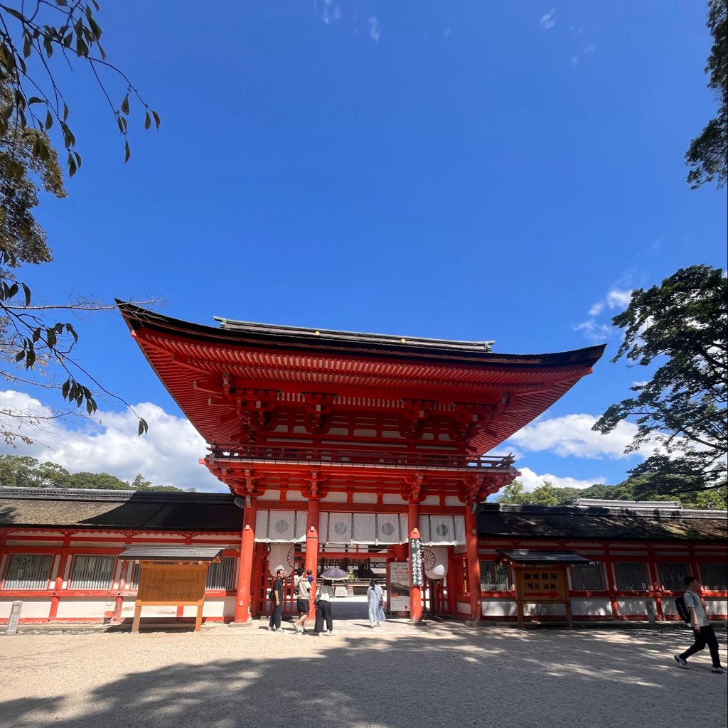 inkoimasu's tweet photo. 弾丸ながら下鴨神社は本殿に、東寺は講堂と金堂に入れて立体曼荼羅が見られてご利益をいただけた！　旅は縁なり⛩️
今回初は #六孫王神社 。早朝の太鼓橋の清涼さが何とも言えずよかった。最後に
女子の神様 #市比賣神社 へ寄って、いざ有馬へ♨️ https://t.co/aWEkPnKAUG