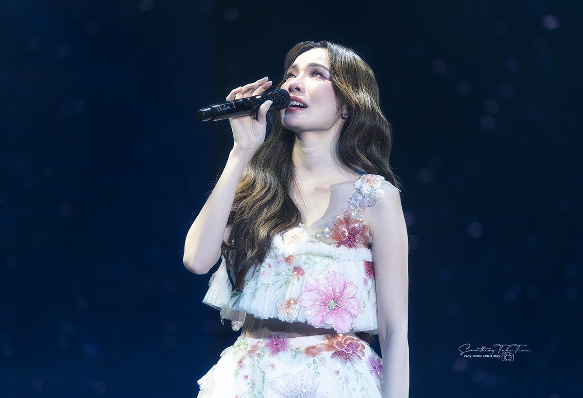 Englothome's tweet photo. CHARLOTTE 1st FAN MEETING IN BKK

HERE WITH YOU CL
#Charlotte1stFanMeetInBKK
#ชาล็อตออสติน #CharlotteAustin 
#อิงล็อต  #englot @itscharlotty https://t.co/TtO0KDL6GY