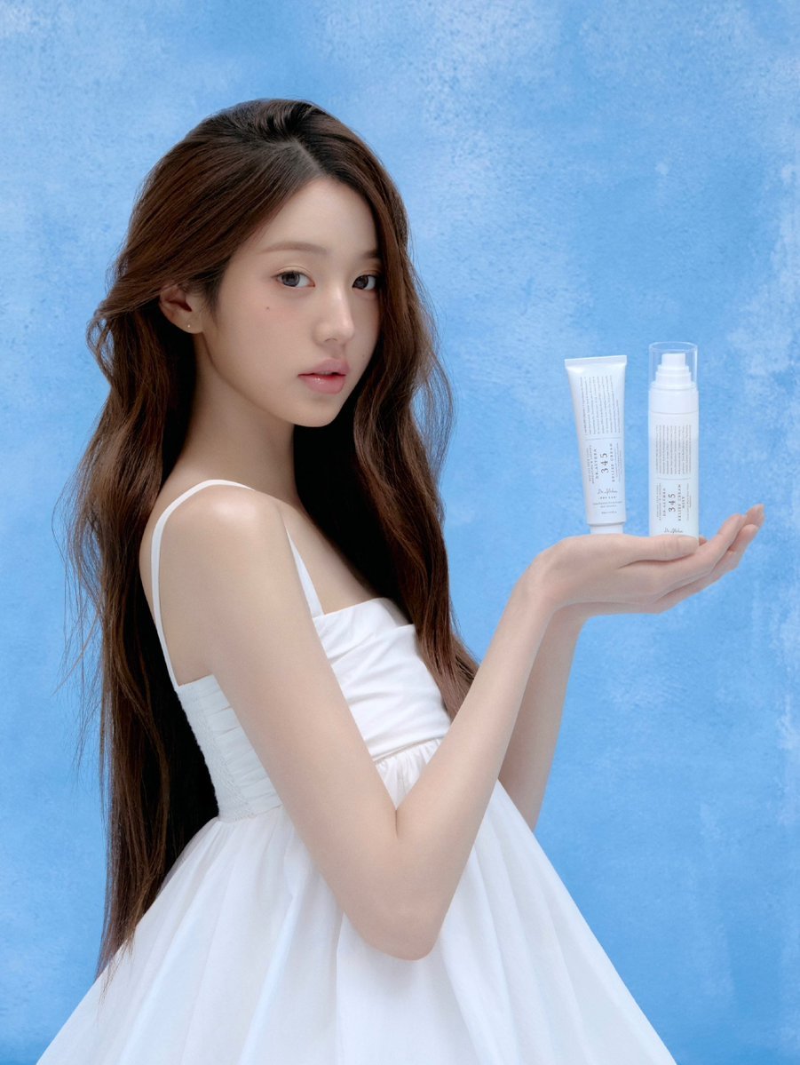 everyyoungg01's tweet photo. 💌 Dr. Althea muse Jang Wonyoung’s 𝗣𝗜𝗖𝗞 👑🤍
345 Relief Cream &amp; Mist https://t.co/rKhgSJ99zi
