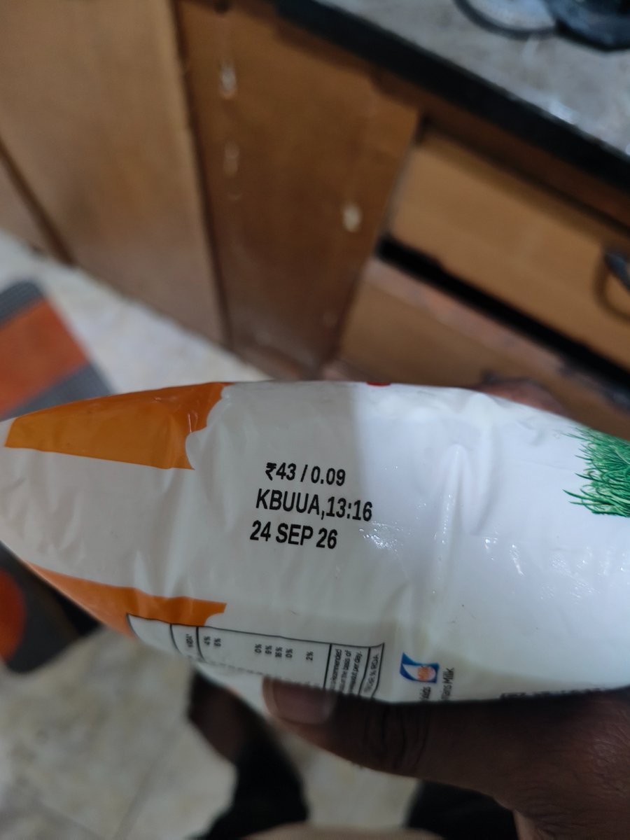 Nandhan_Talkz's tweet photo. நாசமா போவீங்கடா...

சமீபத்துல தான் 38 ஓவால 41 ஓவா-ன்னு ஏத்தினானுங்க...

இப்போ அதையும் 43 ஓவாக்கு கொண்டு வந்திட்டானுங்க...

நீங்கள்லாம் நாசமா தான்டா போவீங்க...

எது எப்படி விலை ஏறிப் போனா என்ன நமக்கு நம்மாளு க்யூட்டா வந்து நின்னா போதும் ✌️❤️ https://t.co/sC0XGQJBo7