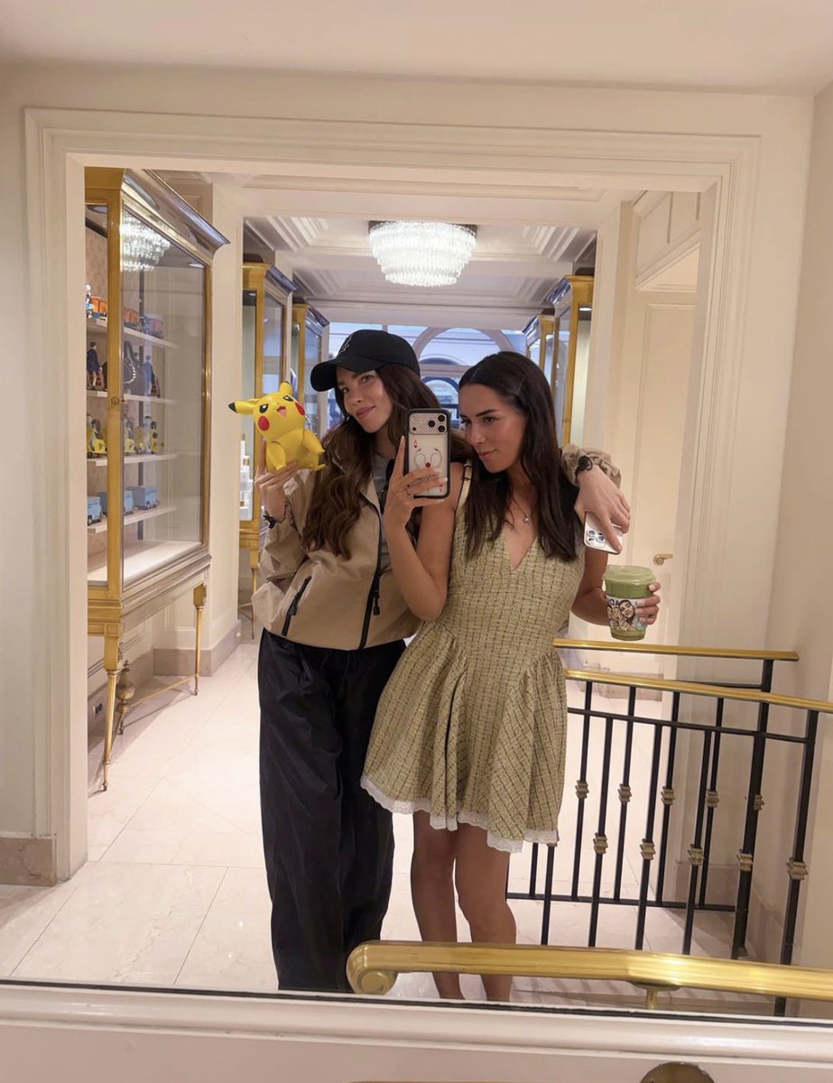 Ra0lin's tweet photo. Double B (Beli y Barbara) 🧚🏻🧚🏼 https://t.co/qzFZMnAd86