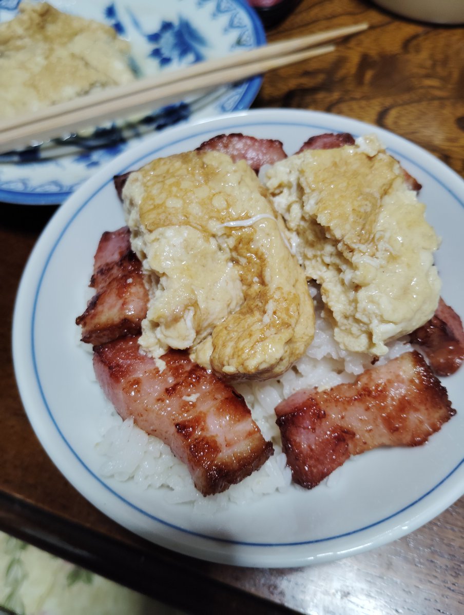 beru796363's tweet photo. #飯を食えまねちゃん
だし巻きのつもりが出汁掛けになってしまったなぜだ(  °ω°):∵
結果出汁掛け丼になりました(◍꒪꒳​꒪◍)ﾌﾍ https://t.co/REwY9lQhva