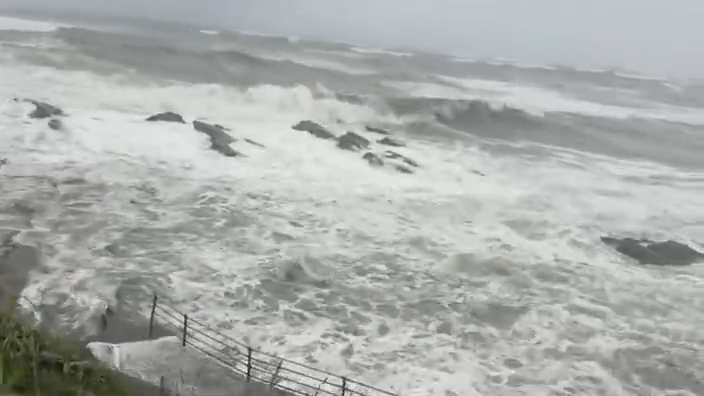 ytranking's tweet photo. 石川典行、台風配信で海にさらわれかける
「マジで死ぬかと思った」と動揺、帰宅後に謝罪

▼記事
https://t.co/PUX1mhnqj7

・千葉県の犬吠埼から台風25号の実況配信を実施
・遊歩道で大波が直撃。画面は真っ白になり「うわー！」「死ぬ―！」と絶叫
・帰宅後には「危ない場面があったこと、お詫びします。次回はより一層気をつけます！」と謝罪