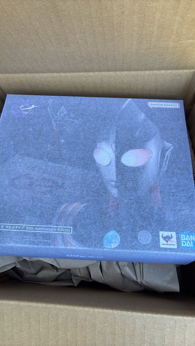 eziooos's tweet photo. ティガ真骨頂やっと届いたぞー！
発売日に到着予定が配達ミスで遅くなったぜ…

ウルトラマンと握手させるか🤝 https://t.co/0MW9GUAkoE