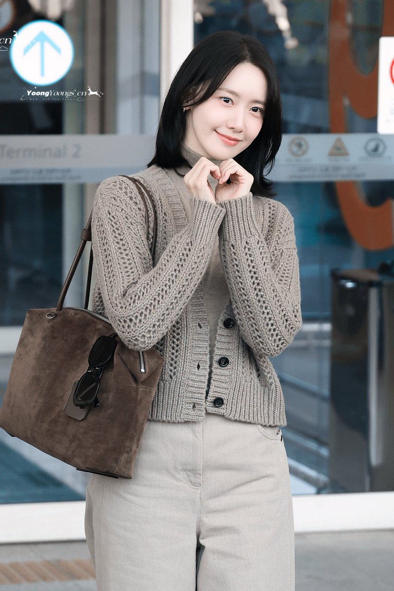 YoongYoongs_cn's tweet photo. 260922 Incheon Airport🛫
🫶🫶🫶
#LimYoonA #임윤아 #YoonA #윤아
#milanfashionweek
#maxmare https://t.co/NSRusrV1GT