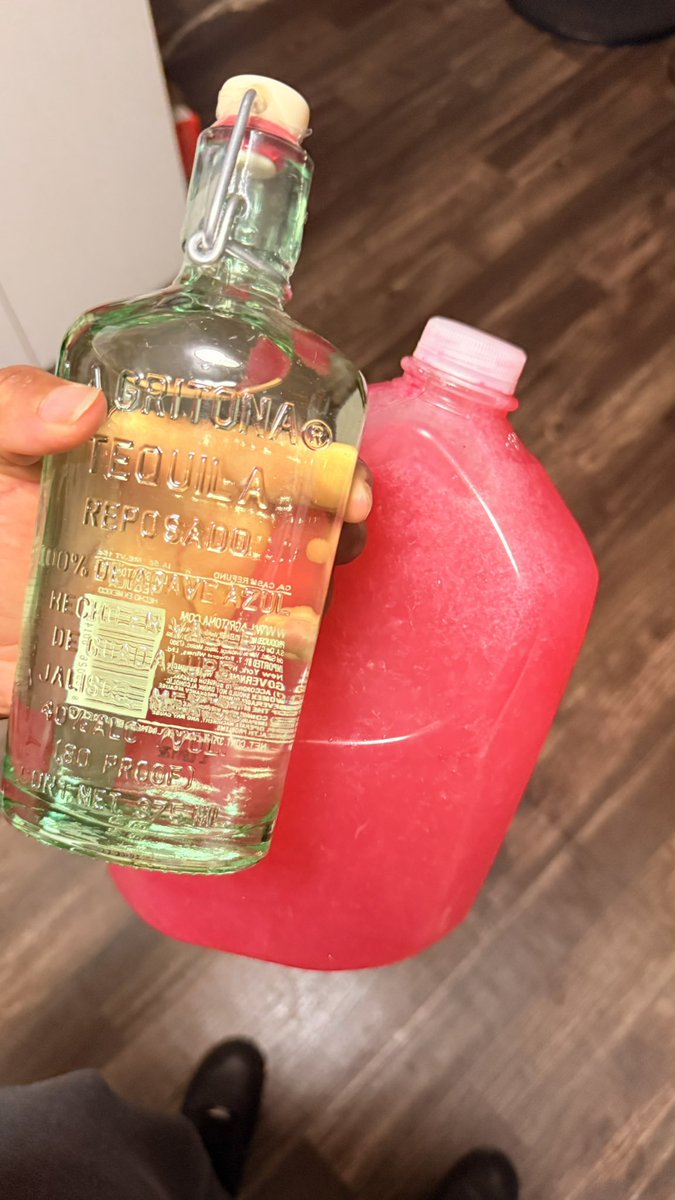 ProfitBoyKelly's tweet photo. Good combo 🥴 https://t.co/S5ZKecJ7mc
