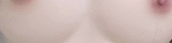 ynxink_iu2001's tweet photo. Em lỡ tay bấm đăng mà , có cố ý đâu 🍓👅 https://t.co/l7TMWwiz2M