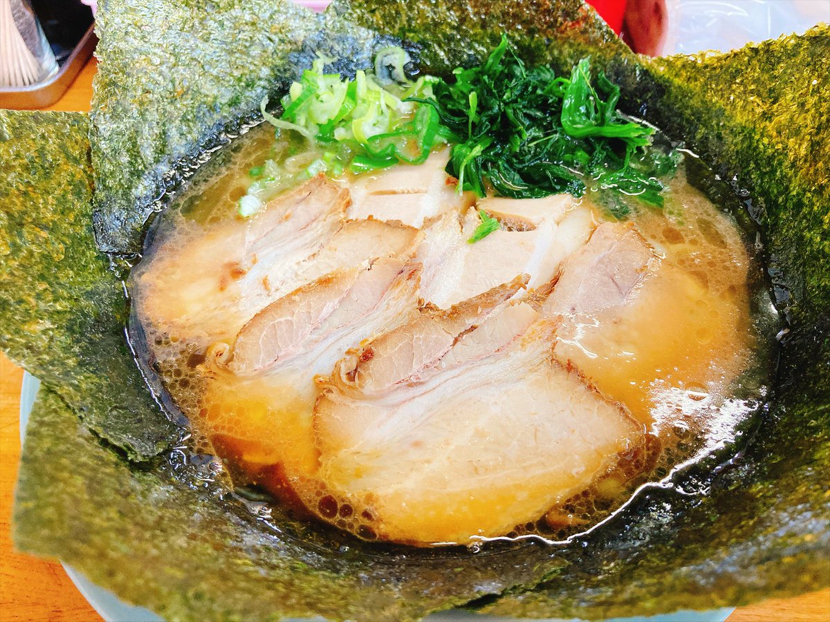jironohoshi's tweet photo. 今日のお昼は🍜
近所の栃木家さんで。
太麺かため濃いめふつうで‼️ https://t.co/wB8S1Tekko