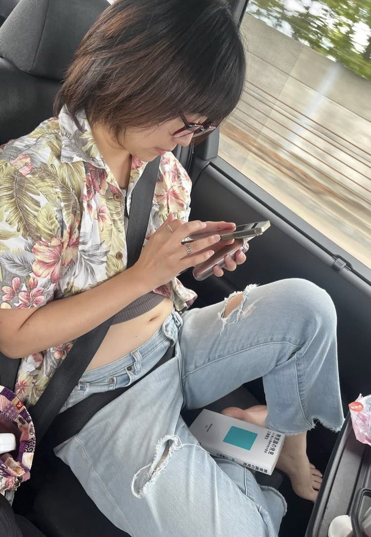 sthendxnetworks's tweet photo. 東京は台風一過で気温も上昇⤴️
今日は移動中のせのしすたぁのゆーたんみたいにリラックスしたい😌
(画像はせのしすたぁのまおさんのインスタグラムのストーリーより借用) https://t.co/54pkkMUAbr