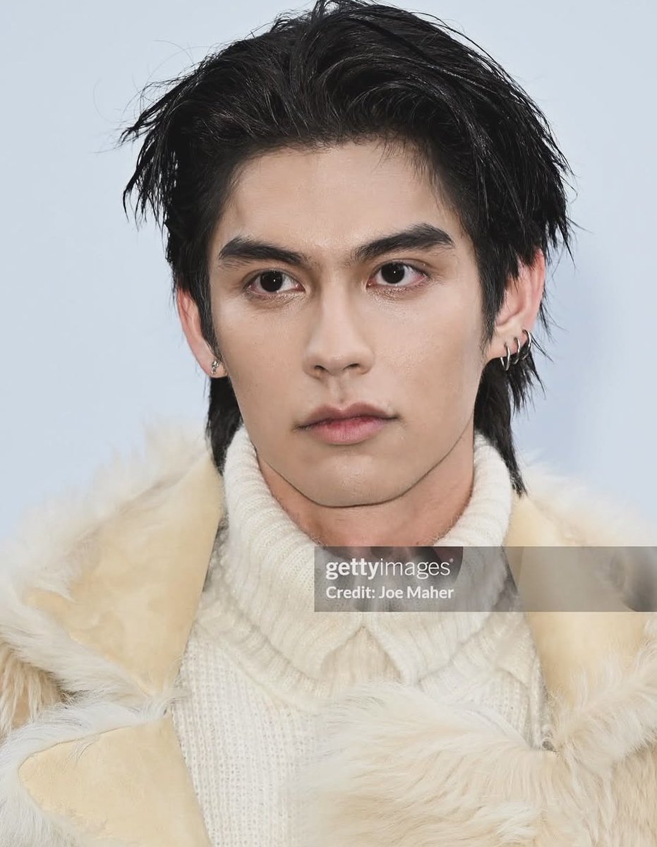 GooddayEnews's tweet photo. ลุคโค้ทยาวขนเฟอร์เทียมสุดเท่ ของ
“ไบร์ท วชิรวิชญ์”โกลบอลแบรนด์แอมบาสเดอร์ของ Burberry  ที่ไปเข้าร่วมชมแฟชั่นโชว์ Burberry Summer 2027 Show ที่จัดขึ้นเมื่อคืนที่ผ่านมา ณ กรุงลอนดอน

BRIGHT BURBERRY SUMMER 27
#BurberrySS27xBRIGHT 
#BurberryxBRIGHT
#Burberry
 #bbrightvc
#GooddayEnews 

Cr: getty images