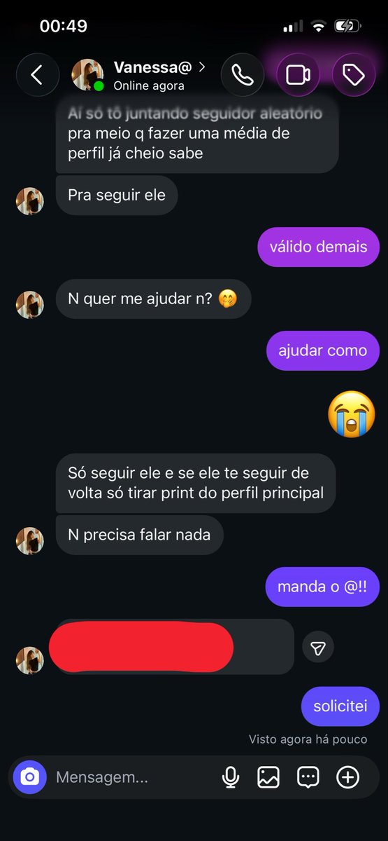 yasmimirr's tweet photo. uma conta fake aleatoria me seguiu no insta e agora to aqui matando tempo https://t.co/5oiWDEvMlQ