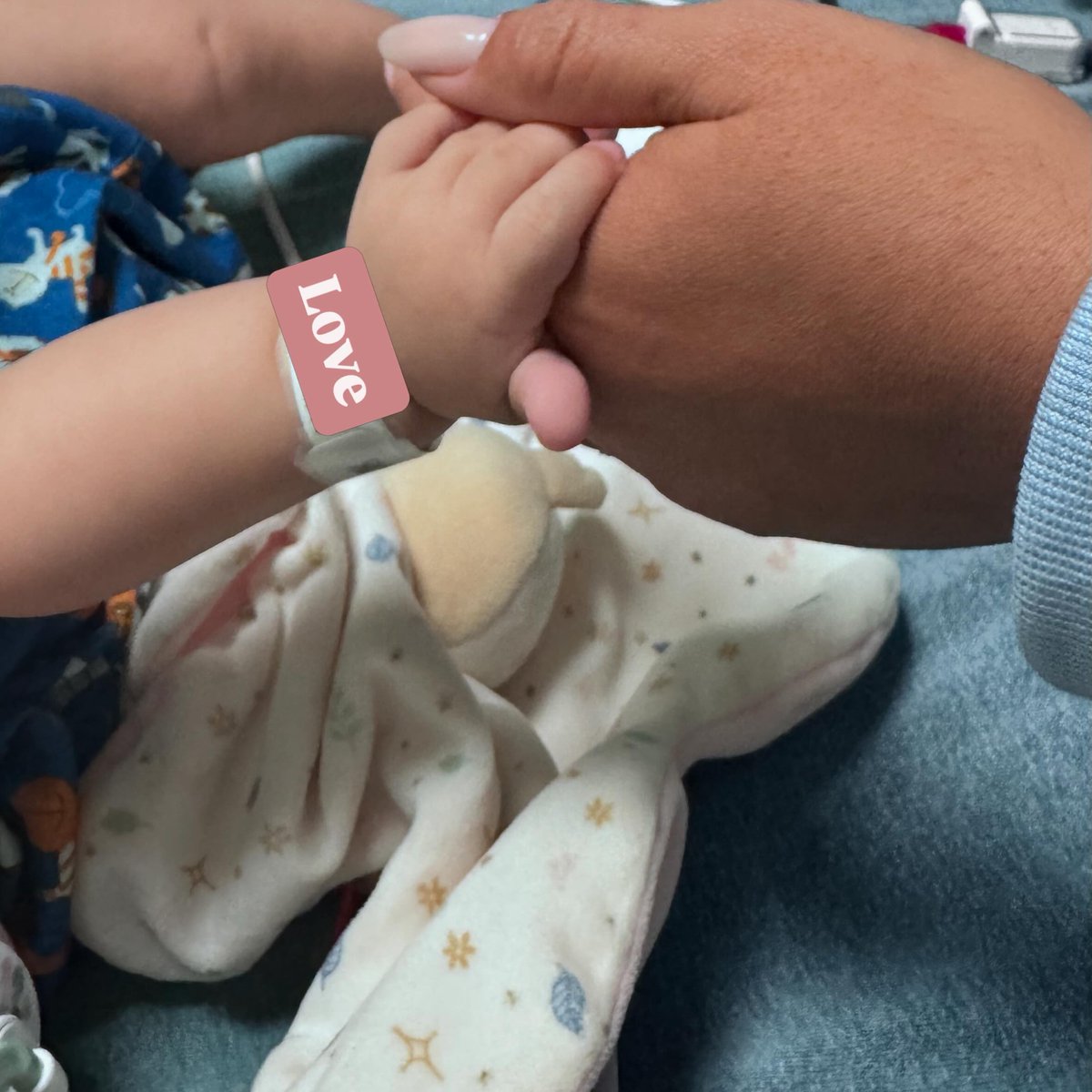 pelegol123's tweet photo. Ser mãe é amar tanto que o coração transborda. Peço que continuem orando pela Luna. Deus tem sustentado nossa família e seguirá conosco em cada etapa. https://t.co/lqvZKGe2Qb
