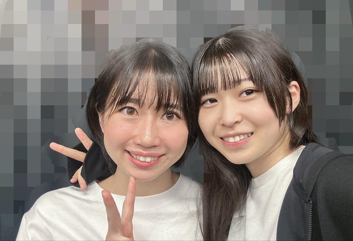 hoshina___12's tweet photo. トモヨ役のももね🫶

たしかに顔合わせ以降ずっと一緒にいる！
写真の距離感も近くなったね😎✨️
どんなトモヨ事務所になっていくのか、他の事務所やチームもどうなっていくのか私も楽しみです！

ご予約まだの方はぜひ↓
https://t.co/hb26ebY6WH

 #魔法少女辞めます
 #劇団ありがた屋 https://t.co/9TMevJ3e7s