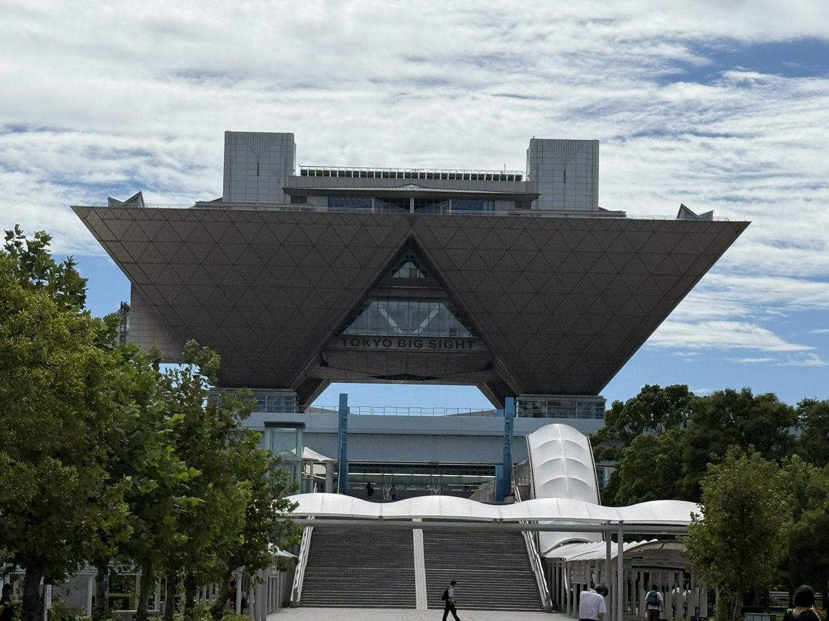 KulasanM's tweet photo. 私、ゲンサクシャさん。
皆さんの後ろにいたの…