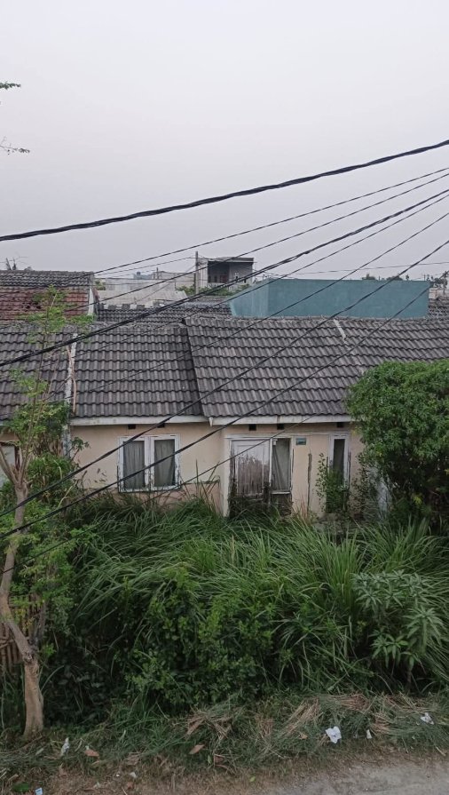 allenbeillll's tweet photo. @Outstandjing di Malaysia, rumah subsidi ga ada yg ukuran 30/60, LB paling nggak di 80-100 m2. Dapat 3 kamar, ruang vital lain masih lega. Yg di video harganya start from RM 45000 (kalo pake kurs taun lalu, cuma 150jutaan). Masih dpt insentif lg. Meanwhile di Indo, kl mau ada dapur, kudu renov https://t.co/H9Y6Ulfa7M