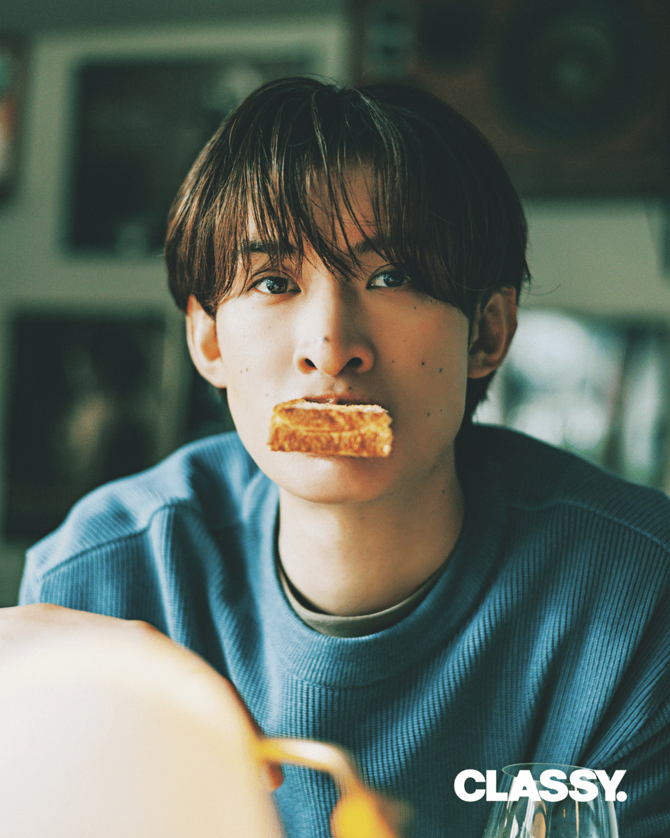 classy_online's tweet photo. ＼先行カット解禁📸🧡／

CLASSY.11月号『#TOKYO恋する1軒目』に
#SnowMan #向井康二 さんが登場！

ネオ中華で乾杯🥂＆
ミュージックバーでしっぽり🍷
ギャップに酔いしれる夜デートを✨

詳細は記事をCHECK👇
https://t.co/8ZeNloAALM https://t.co/W3Hdu2qd9n