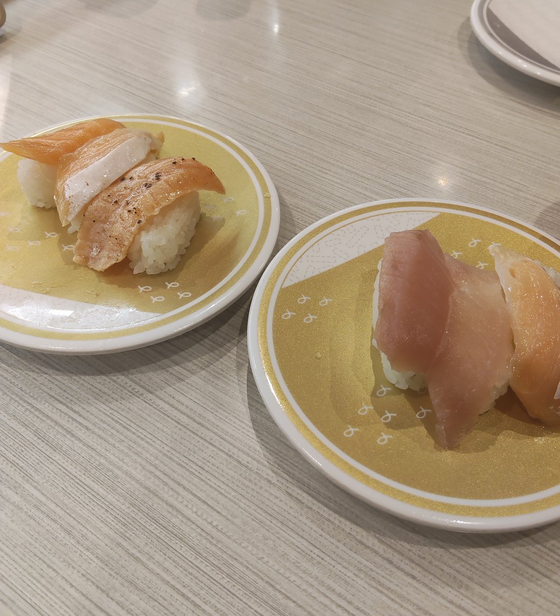 sa_chi1005's tweet photo. お昼はお寿司🍣 https://t.co/ZpXOQeYVCc