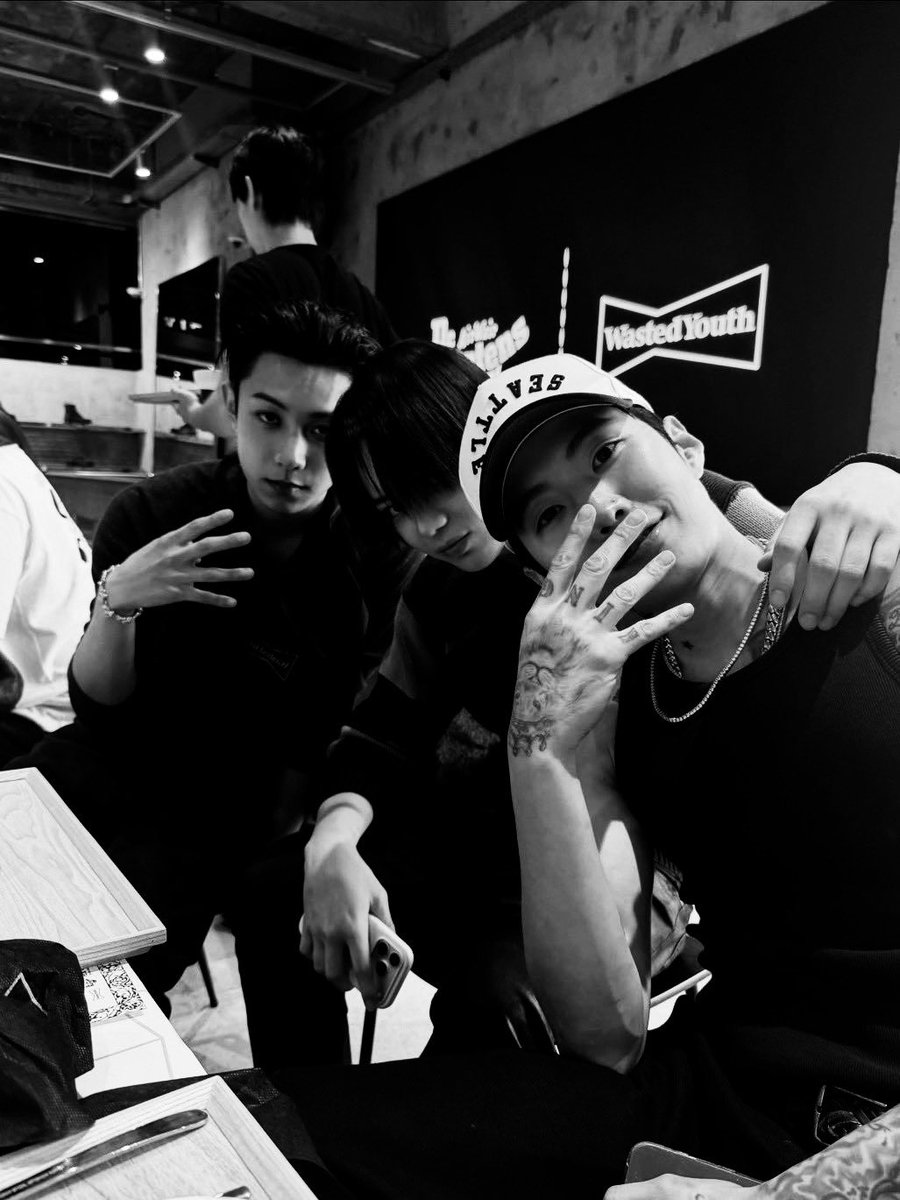 Ryulkicm's tweet photo. Me, Ohyul, and the legend himself, Babeh Jay Park. https://t.co/UhsIV1ZObH