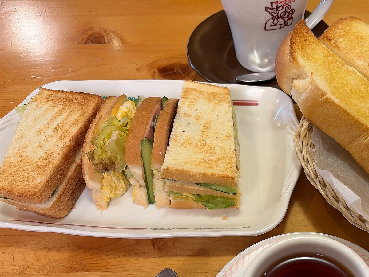 nuihime's tweet photo. 特に予定もなく、やっと晴れたので外に出ることにした
と言ってもコメダのモーニング🤭
同年代の夫婦が多かったのは気のせい？ https://t.co/VFBa9kU9DW