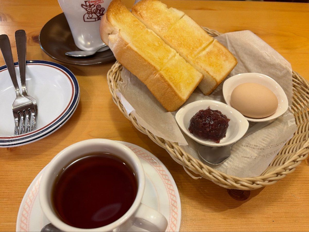 nuihime's tweet photo. 特に予定もなく、やっと晴れたので外に出ることにした
と言ってもコメダのモーニング🤭
同年代の夫婦が多かったのは気のせい？ https://t.co/VFBa9kU9DW